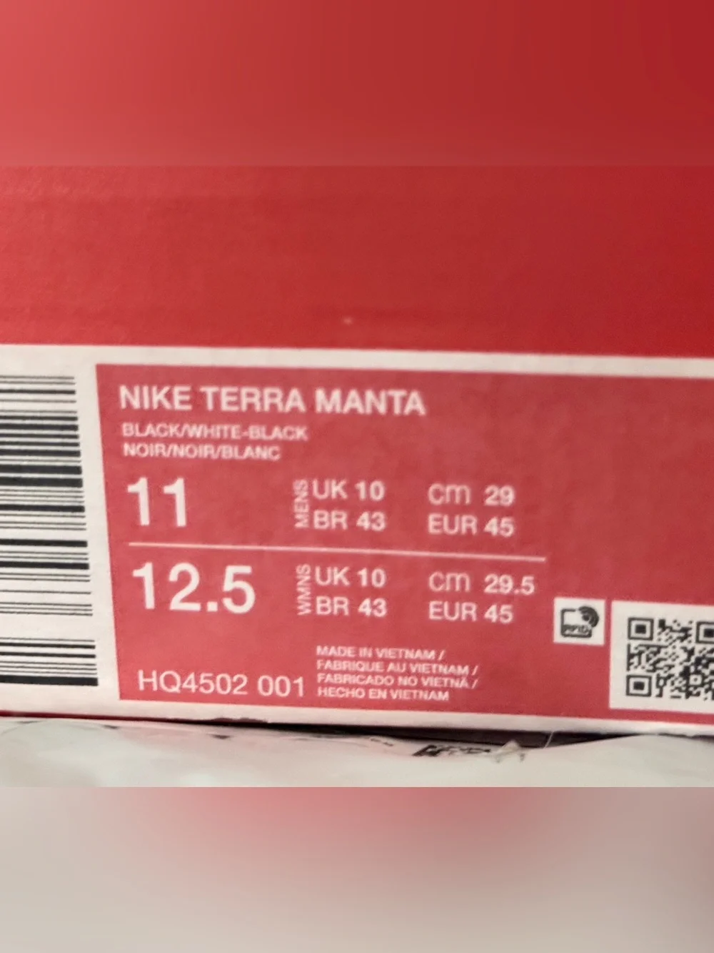 Nike Terra Manta Men’s 11 Black and White Low-Top Sneakers